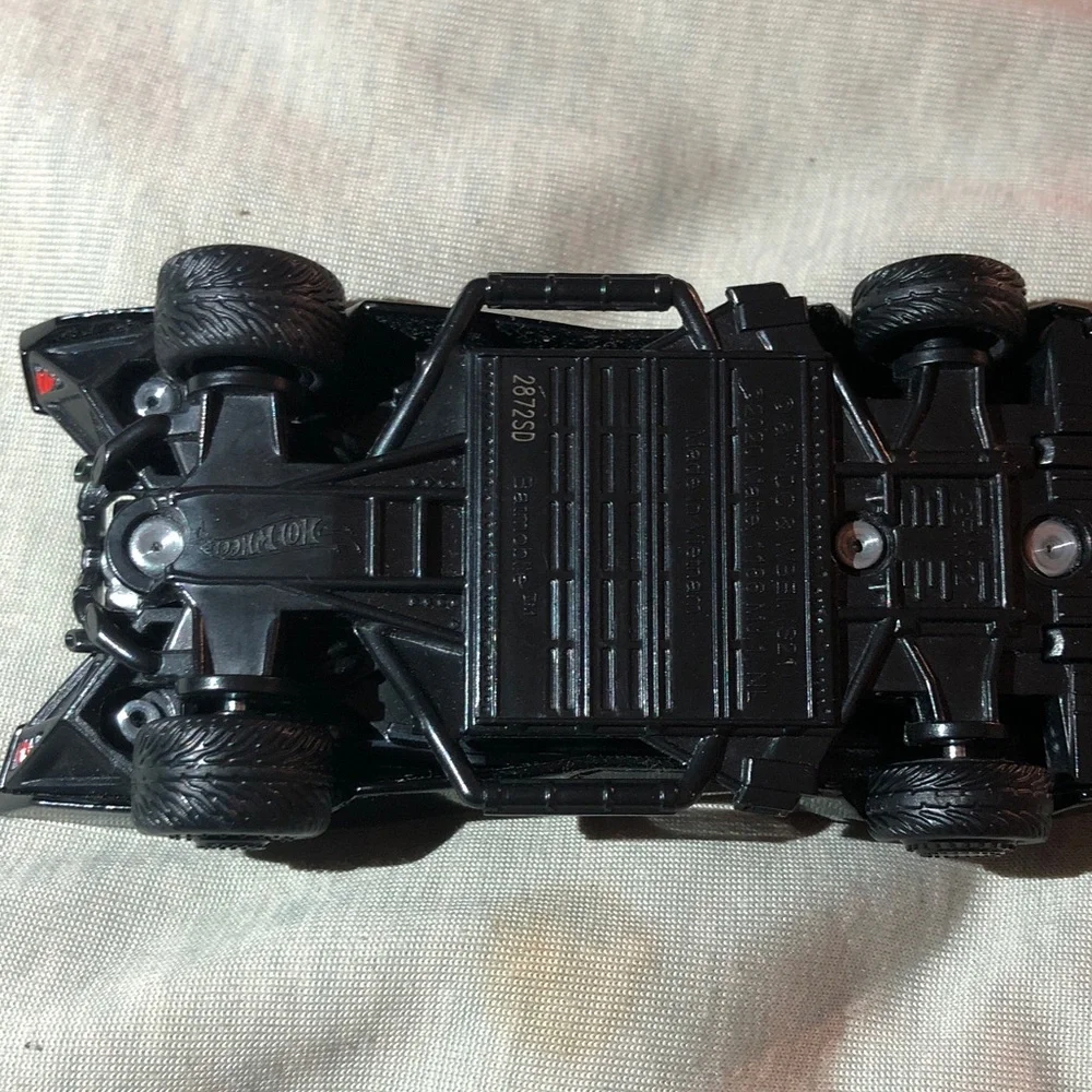 1:43 hot wheels premium Batmobile